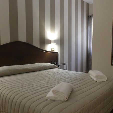 Hotel Piscina La Suite Prossedi Εξωτερικό φωτογραφία