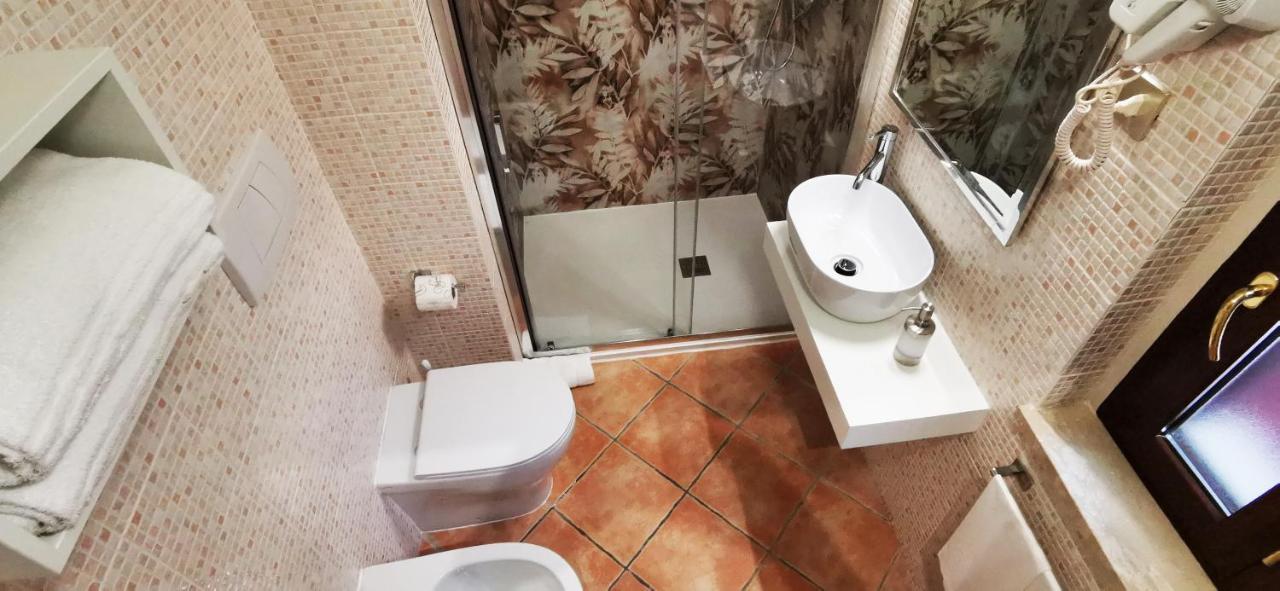 Hotel Piscina La Suite Prossedi Εξωτερικό φωτογραφία