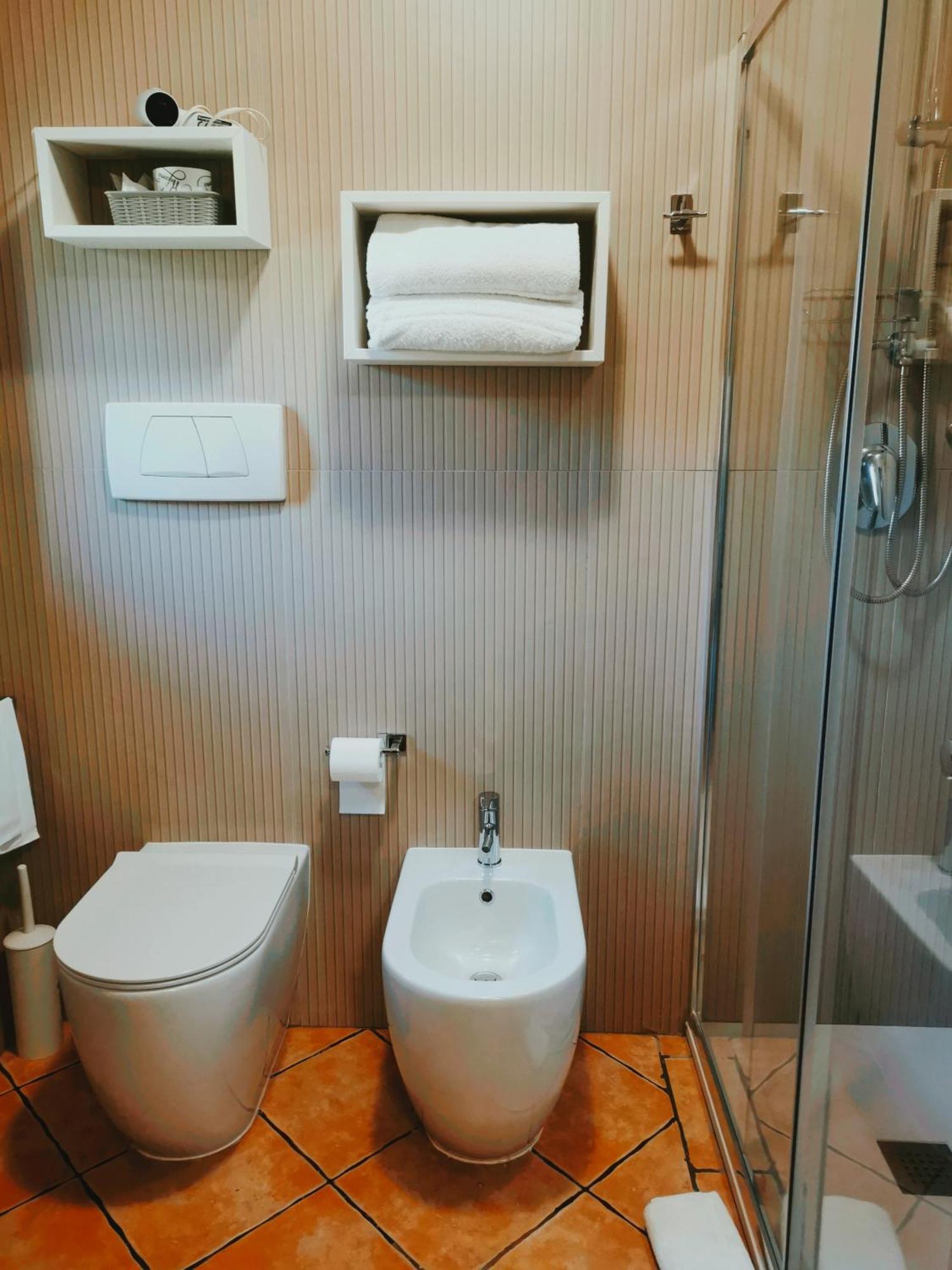 Hotel Piscina La Suite Prossedi Εξωτερικό φωτογραφία